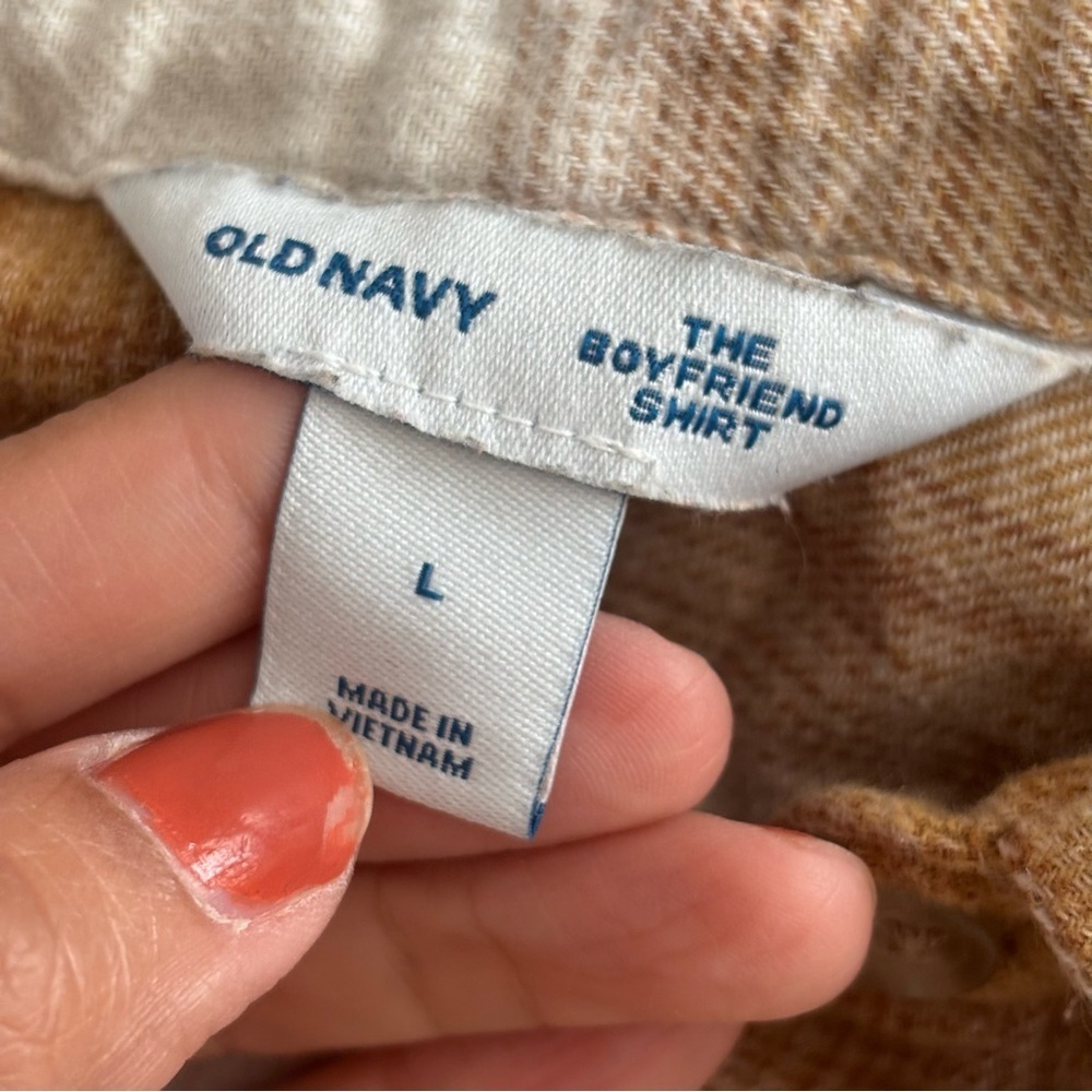 Old Navy Boyfriend Plaid Button Down Shirt - Picture 5 of 8